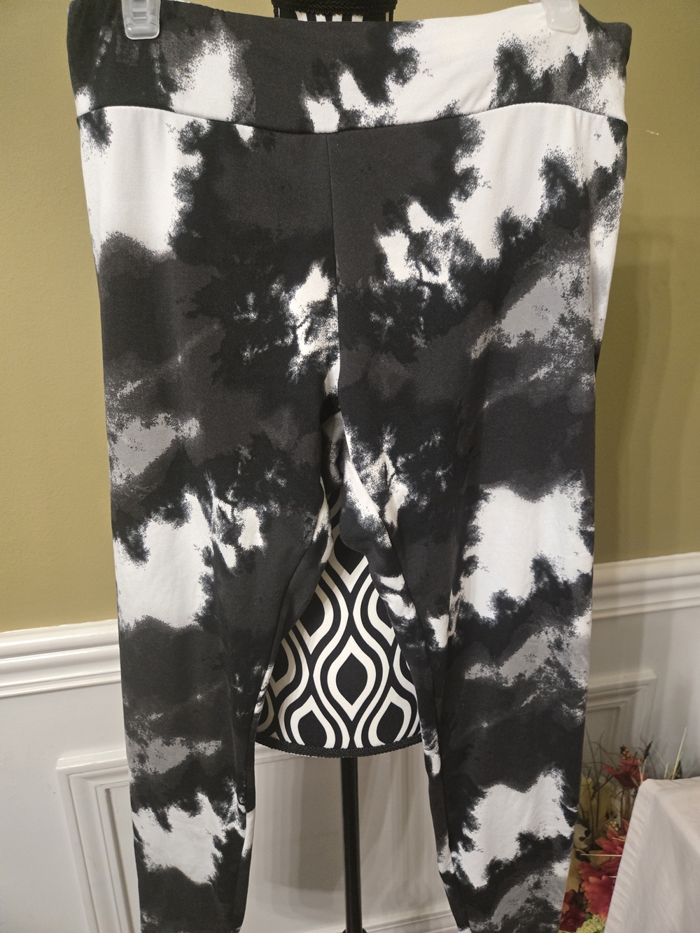 NEW One Step Up Black and White Tie-Dye Kids Leggings 2X